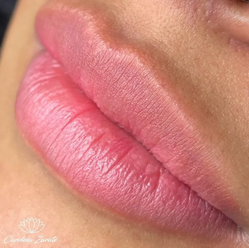 Resultado de micropigmentación de labios femenina en Medellín — Carolina Zarate Clinic 1